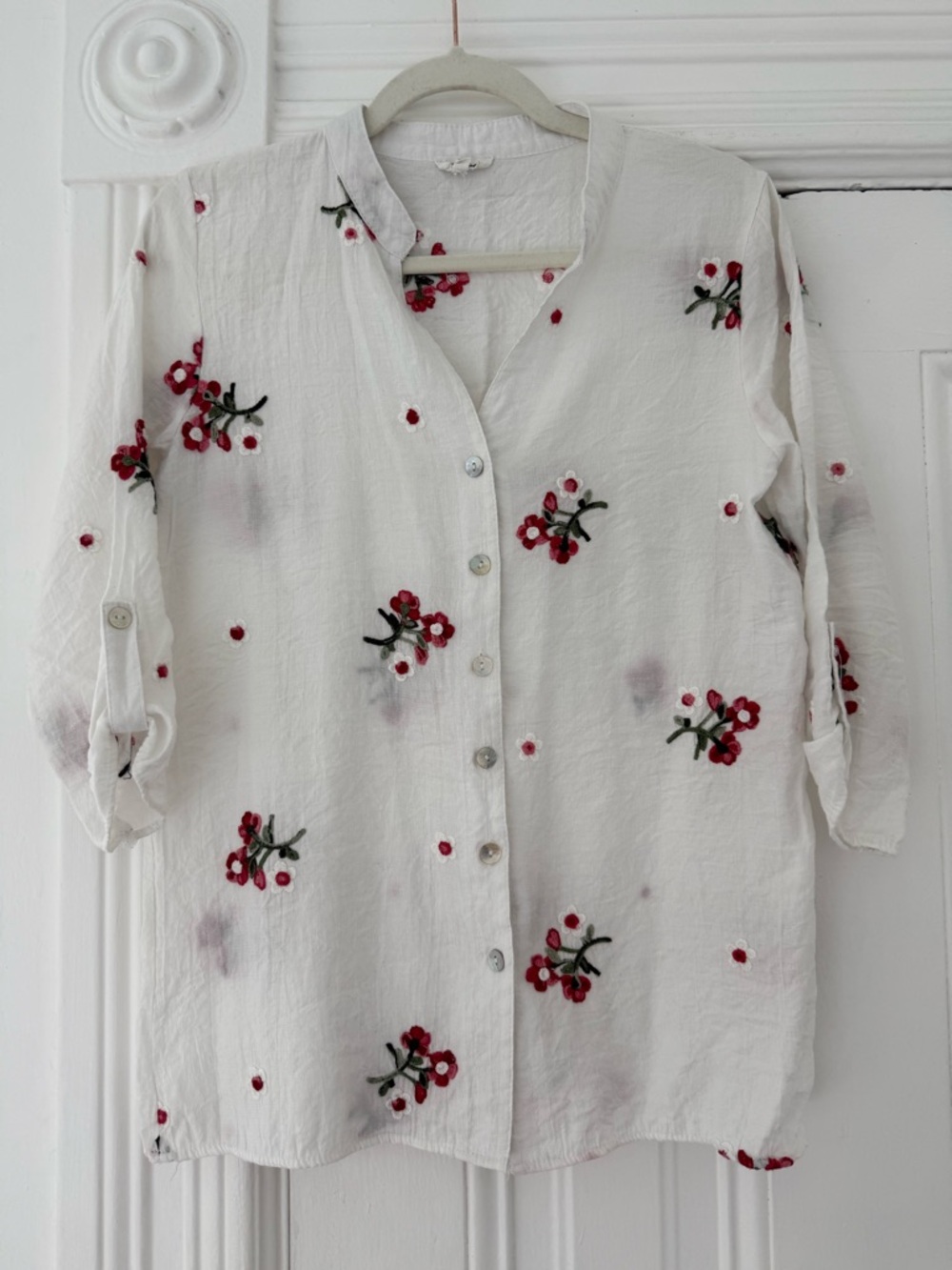 Kindred White Button-Front Shirt with Red Floral Embroidery